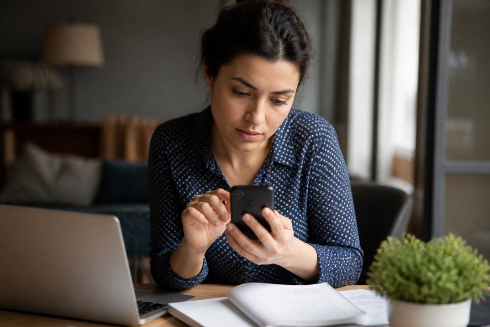 Managing Large Group Chat Threads: A Complete Guide
