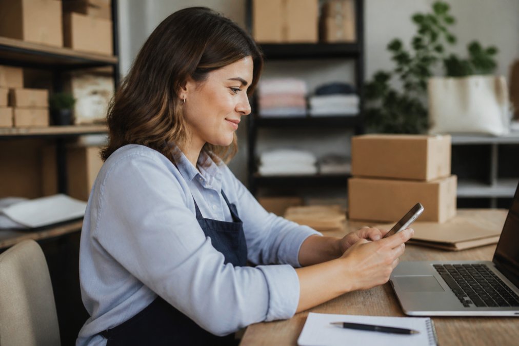 Mass Texting for Small Businesses: 7 Key Benefits